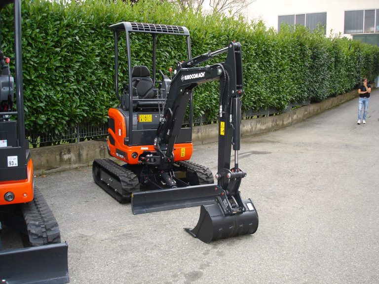 miniescavatore-eurocomach-es-18-zt-girosagoma-nuovo-carro-allargabile-pronta-consegna- (4)